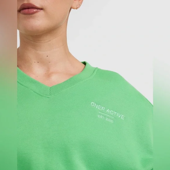 NWT: Oner Active ALL DAY EST 2020 CROP V-NECK SWEATSHIRT - Picture 4 of 11